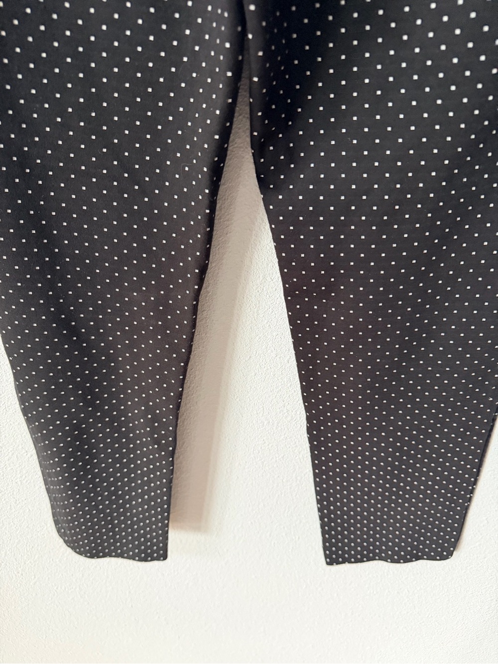 J. Jill Black & White Polka Dot Ponte Slim Leg Pants Size Medium - Picture 7 of 12
